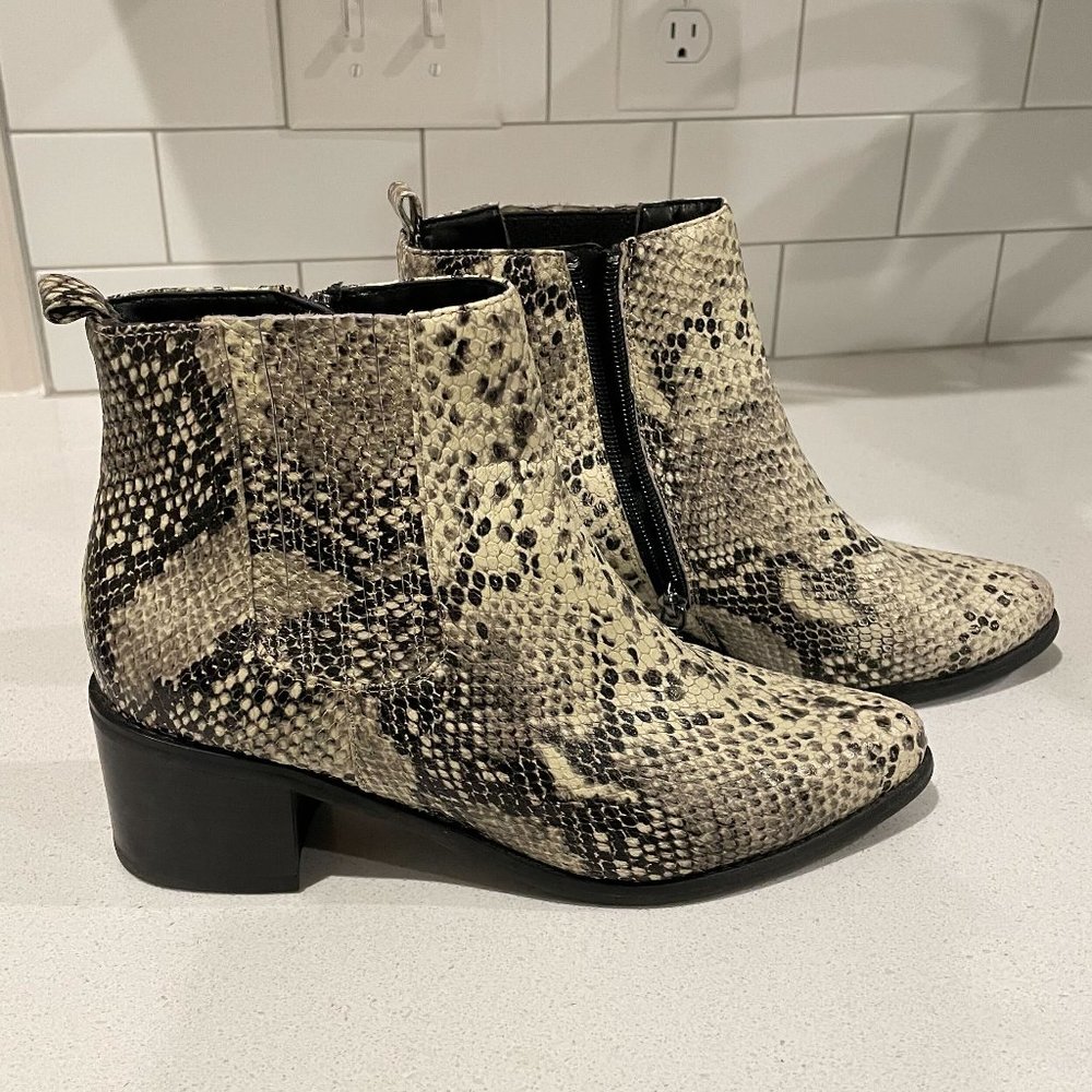Blondo Waterproof Reptile Booties Size 8